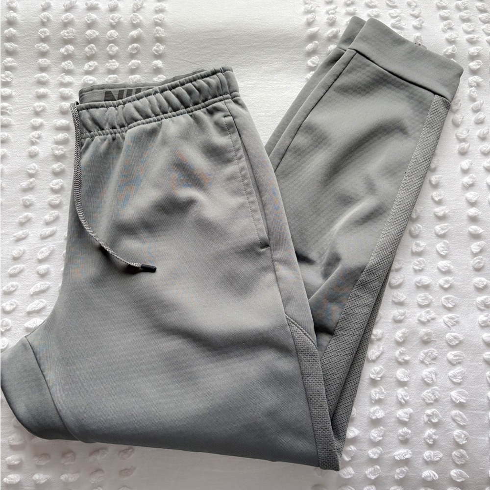 Nike Gray Athletic Jogger Pants • Size M